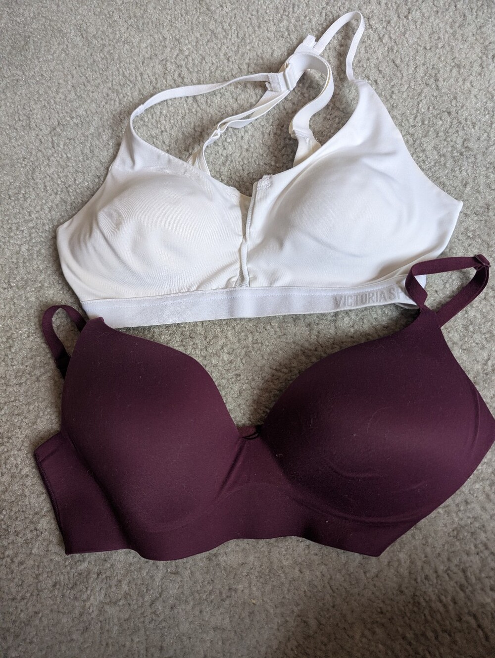 2 Victorias Secret bras (32C)
